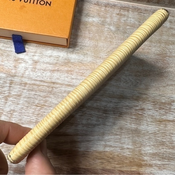 AUTHENTIC Louis Vuitton wallet. Can also checkbook cover or notebook cov… - Picture 8 of 11